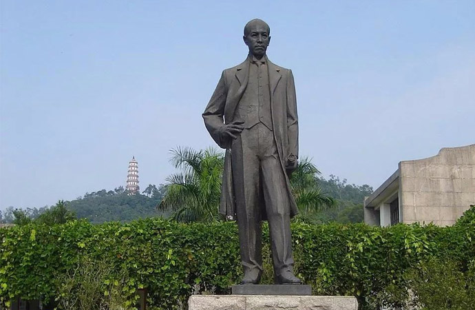 梁啟超先生雕�?jpg.jpg 梁啟超先生雕�?jpg.jpg